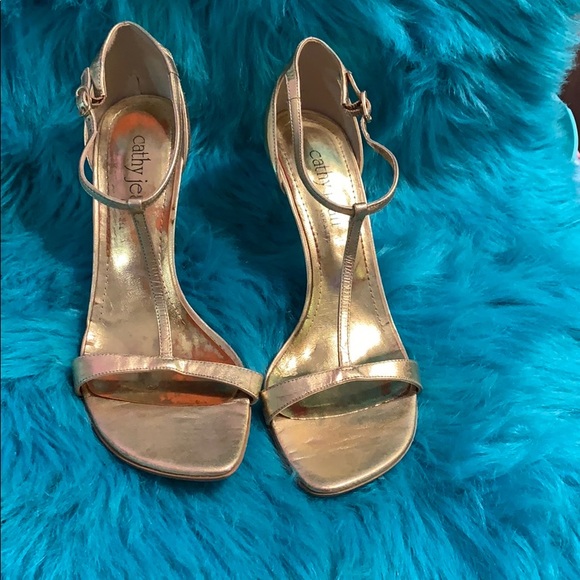 Cathy Jean Shoes - Cathy Jean EUC T-strap metallic heel